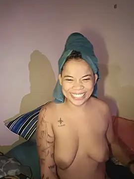 Cinpussie89 online show from May 27, 2026, 1:52 pm