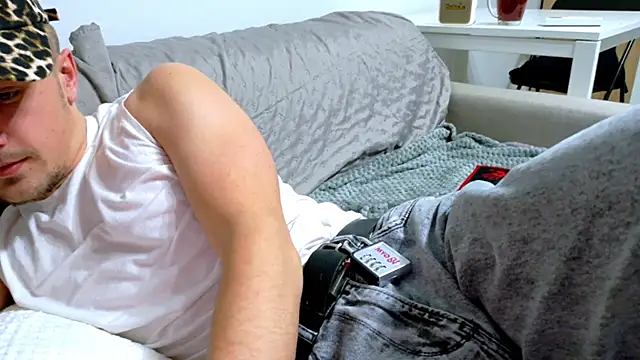 Snapshot of Brellisimo chatting on December 13, 2025, 7:53 pm Brellisimo online show from December 13, 2025, 7:53 pm