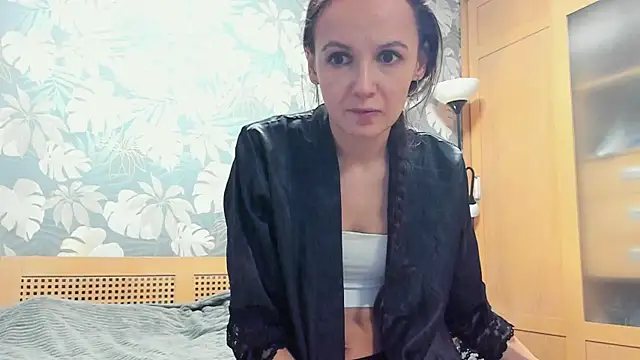 OliviaMuur online show from December 23, 2025, 5:05 am