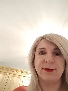 AhlyssaLove1155 online show from May 15, 2026, 2:29 am