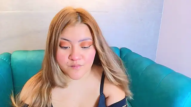 Sofia  Saenz online show from December 17, 2025, 12:11 pm