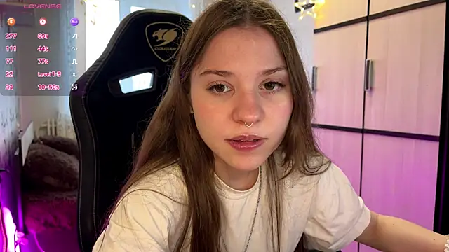 GayleLuu online show from December 19, 2025, 11:39 am