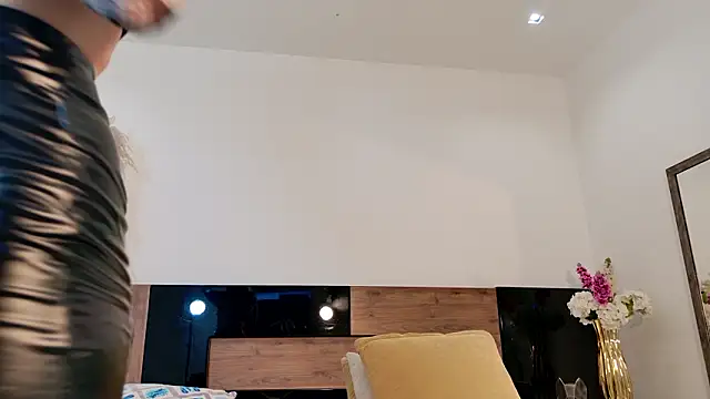 LucyHanks online show from March 4, 2026, 11:27 am