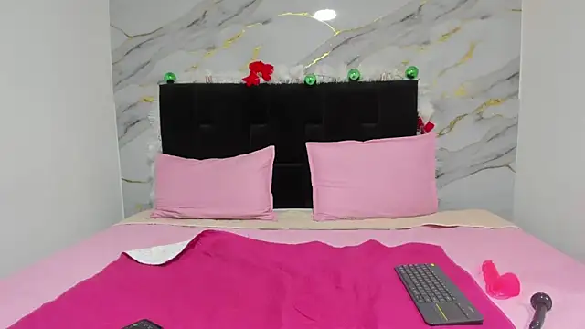 emmmaa moon online show from December 15, 2025, 5:17 pm