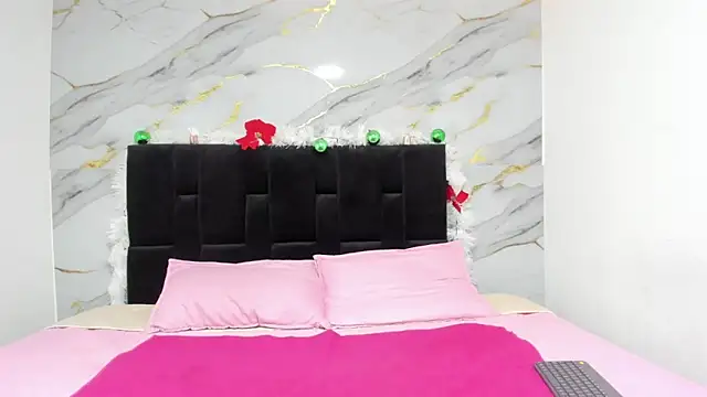 emmmaa moon online show from December 16, 2025, 5:40 pm