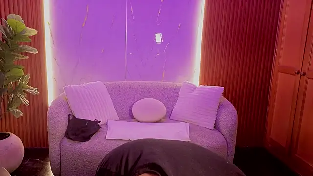 penelopeevg online show from December 15, 2025, 7:29 pm