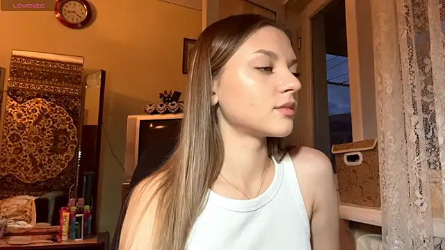 Snapshot of EnergeticMona chatting on December 18, 2025, 2:01 pm EnergeticMona online show from December 18, 2025, 2:01 pm