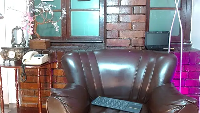 Sue Sparkle online show from December 19, 2025, 7:10 pm