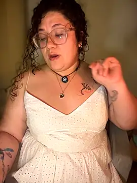 Snapshot of VanesssaMilf_ chatting on February 13, 2026, 2:18 am VanesssaMilf online show from February 13, 2026, 2:18 am