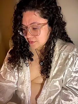 Snapshot of VanesssaMilf_ chatting on February 20, 2026, 6:26 am VanesssaMilf online show from February 20, 2026, 6:26 am