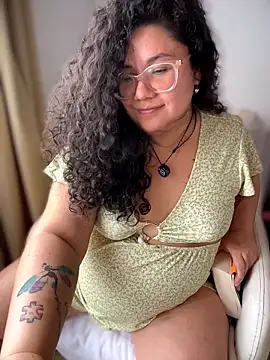 Snapshot of VanesssaMilf_ chatting on March 25, 2026, 3:40 pm VanesssaMilf online show from March 25, 2026, 3:40 pm