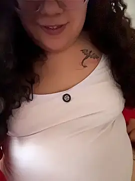 Snapshot of VanesssaMilf_ chatting on April 6, 2026, 10:22 pm VanesssaMilf online show from April 6, 2026, 10:22 pm