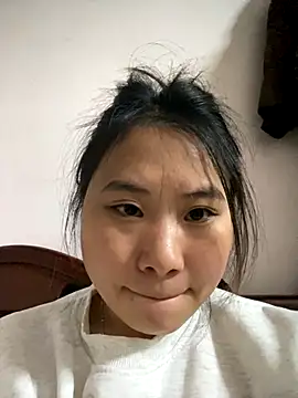 Ly-ly123 online show from December 18, 2025, 5:13 am