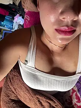 Snapshot of mayni012314 chatting on May 25, 2026, 7:36 am mayni012314 online show from May 25, 2026, 7:36 am