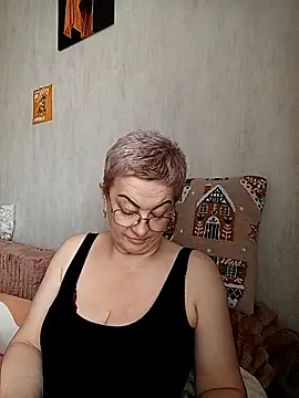 Snapshot of Bastet422111 chatting on February 11, 2026, 9:36 am Bastet422111 online show from February 11, 2026, 9:36 am