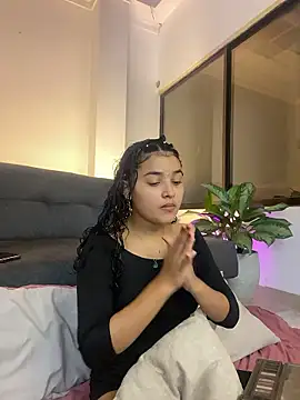 Snapshot of ladulcemary_ chatting on January 19, 2026, 1:04 pm ladulcemary online show from January 19, 2026, 1:04 pm