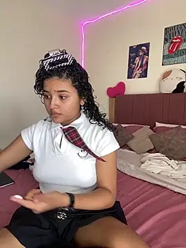 Snapshot of ladulcemary_ chatting on May 5, 2026, 8:17 pm ladulcemary online show from May 5, 2026, 8:17 pm