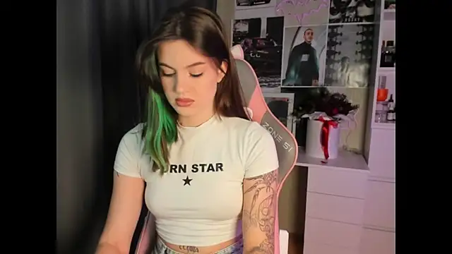 NikkieKitty online show from January 12, 2026, 11:59 am