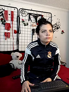 Snapshot of latinn_girls chatting on December 17, 2025, 12:44 pm latinn girls online show from December 17, 2025, 12:44 pm