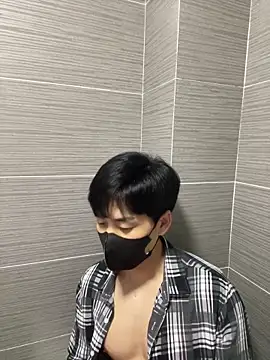 Snapshot of kimze7 chatting on April 2, 2026, 2:47 pm kimze7 online show from April 2, 2026, 2:47 pm