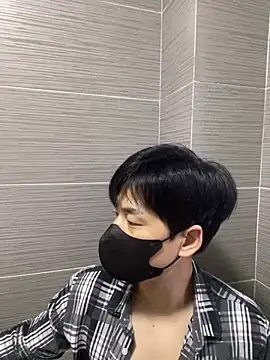 Snapshot of kimze7 chatting on April 9, 2026, 10:26 pm kimze7 online show from April 9, 2026, 10:26 pm