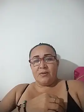 Snapshot of Nini_Love_ chatting on April 22, 2026, 5:32 am Nini Love online show from April 22, 2026, 5:32 am