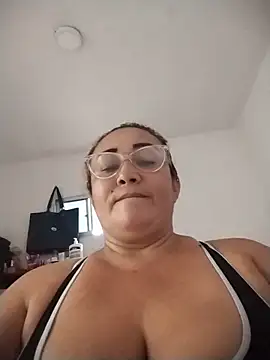 Snapshot of Nini_Love_ chatting on April 26, 2026, 9:23 pm Nini Love online show from April 26, 2026, 9:23 pm