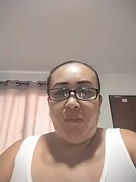Snapshot of Nini_Love_ chatting on June 4, 2026, 2:01 pm Nini Love online show from June 4, 2026, 2:01 pm
