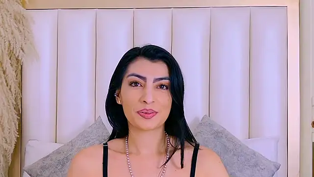 NinnaPiers online show from July 28, 2026, 11:39 am