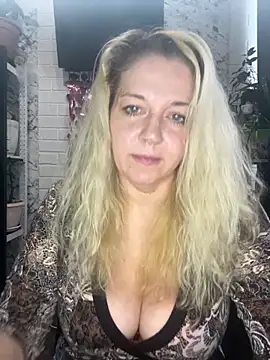 JenniferCarmen online show from March 8, 2026, 3:32 am