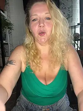 JenniferCarmen online show from July 5, 2026, 4:41 am