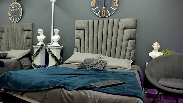 kevin  warhol online show from December 17, 2025, 4:18 am