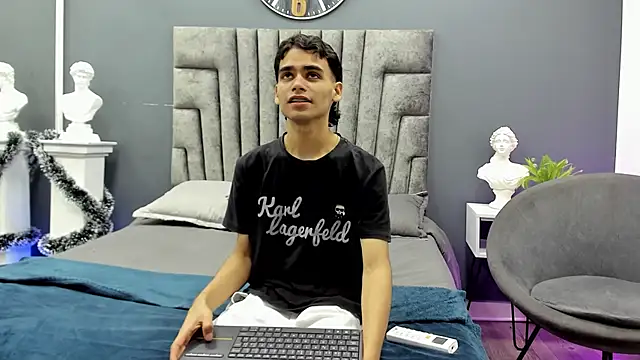 kevin  warhol online show from December 18, 2025, 3:56 am