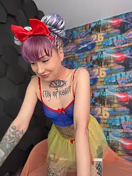 Snapshot of Tattoo__Moon chatting on May 13, 2026, 12:19 am Tattoo Moon online show from May 13, 2026, 12:19 am