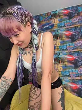 Snapshot of Tattoo__Moon chatting on May 19, 2026, 1:11 am Tattoo Moon online show from May 19, 2026, 1:11 am