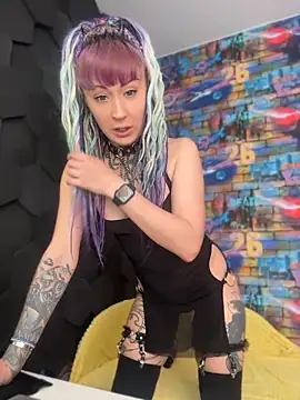 Snapshot of Tattoo__Moon chatting on May 22, 2026, 12:18 am Tattoo Moon online show from May 22, 2026, 12:18 am