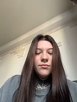 FionaMurr online show from April 9, 2026, 2:22 am