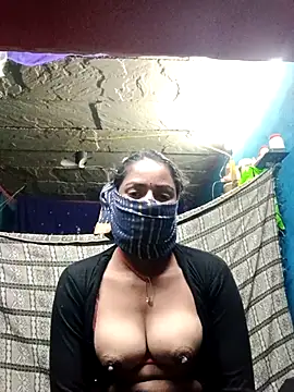 Snapshot of Poonam8080 chatting on December 15, 2025, 9:08 pm Poonam8080 online show from December 15, 2025, 9:08 pm