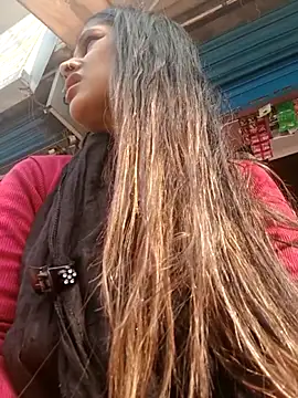 nehakapoor89 online show from December 14, 2025, 7:36 am