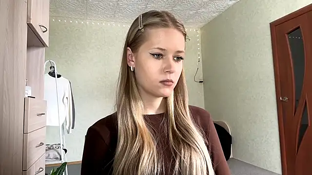 ZaidaSchwarten online show from February 26, 2026, 8:24 am