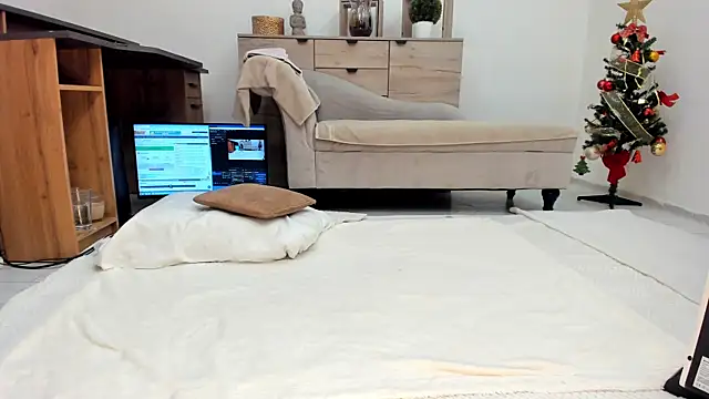 classy medea online show from December 17, 2025, 1:33 am