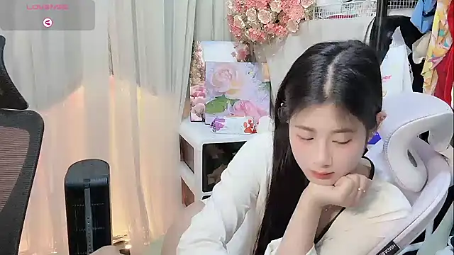 Yvonne-07 online show from March 16, 2026, 1:26 pm