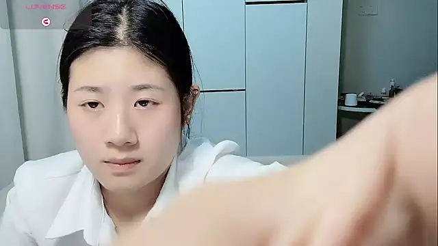 Yvonne-07 online show from April 17, 2026, 5:05 pm