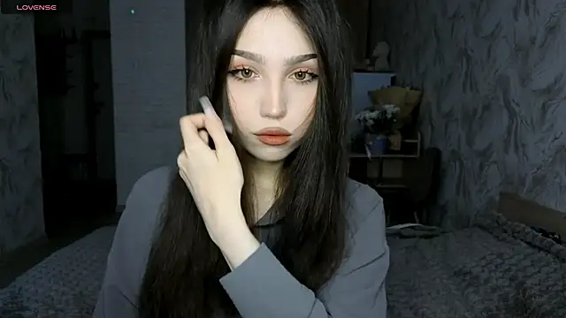 Qwami Amie online show from May 26, 2026, 4:52 am