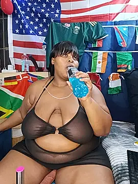 ChoklitBerryXX online show from June 26, 2026, 8:24 pm
