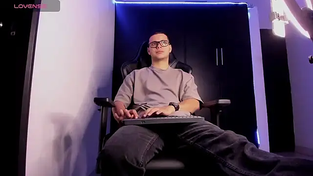 Liam Mateo online show from March 21, 2026, 5:56 am