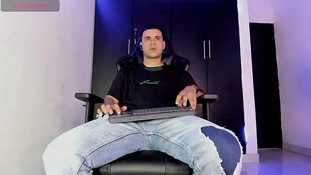 Liam Mateo online show from March 23, 2026, 2:37 am