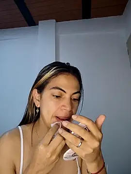 Evangeline Bonnet online show from April 7, 2026, 10:15 am