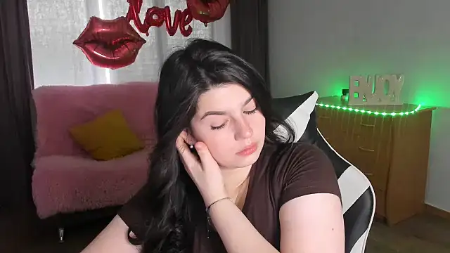 KisaModel online show from May 21, 2026, 1:12 am
