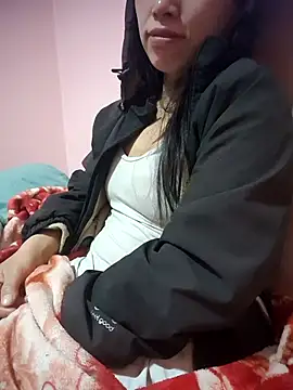 Snapshot of Layyla99 chatting on December 18, 2025, 5:41 pm Layyla99 online show from December 18, 2025, 5:41 pm